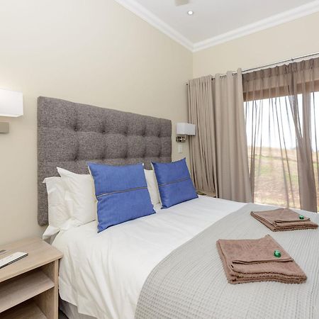 Cayley Mountain Resort Champagne Valley Екстериор снимка