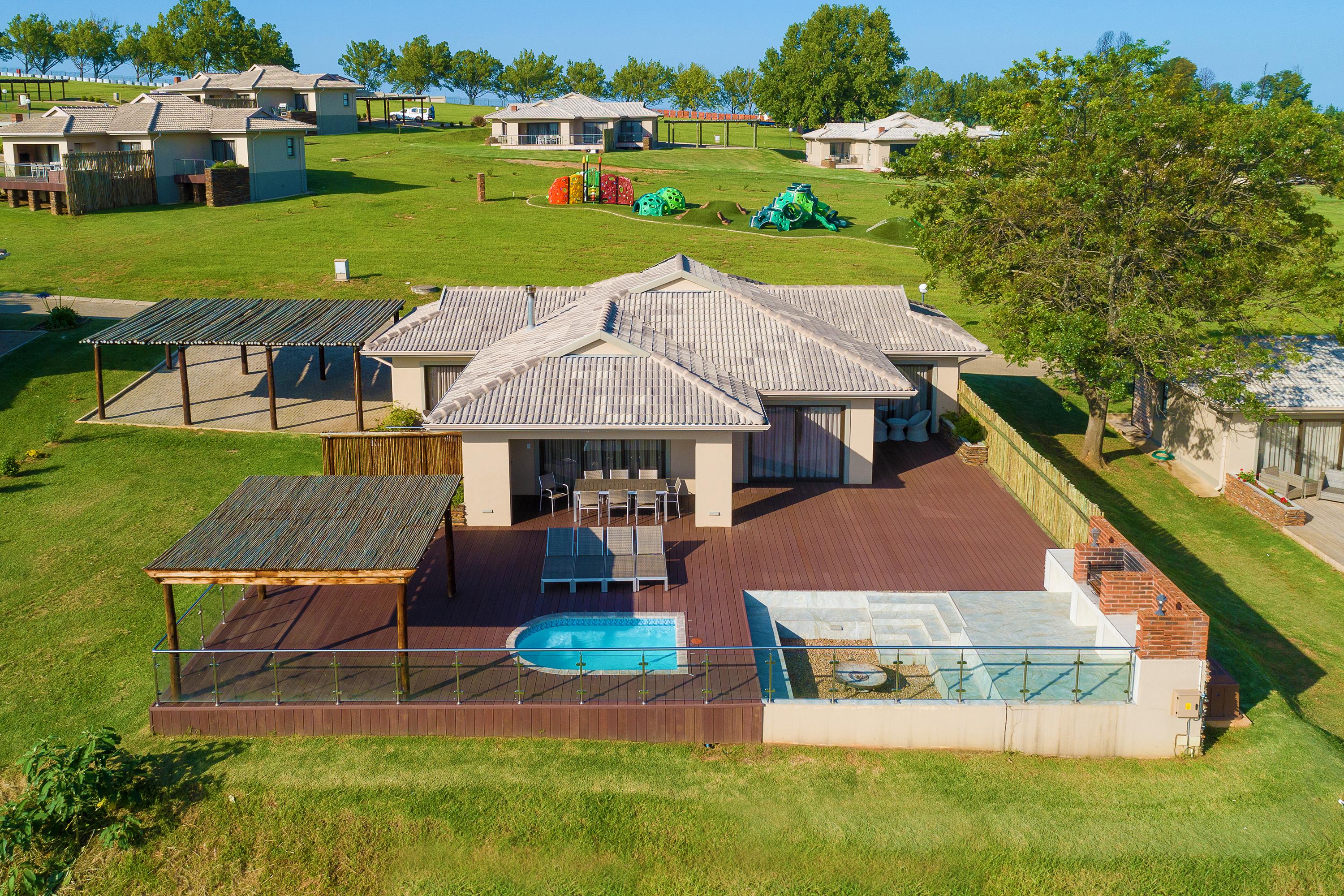 Cayley Mountain Resort Champagne Valley Екстериор снимка