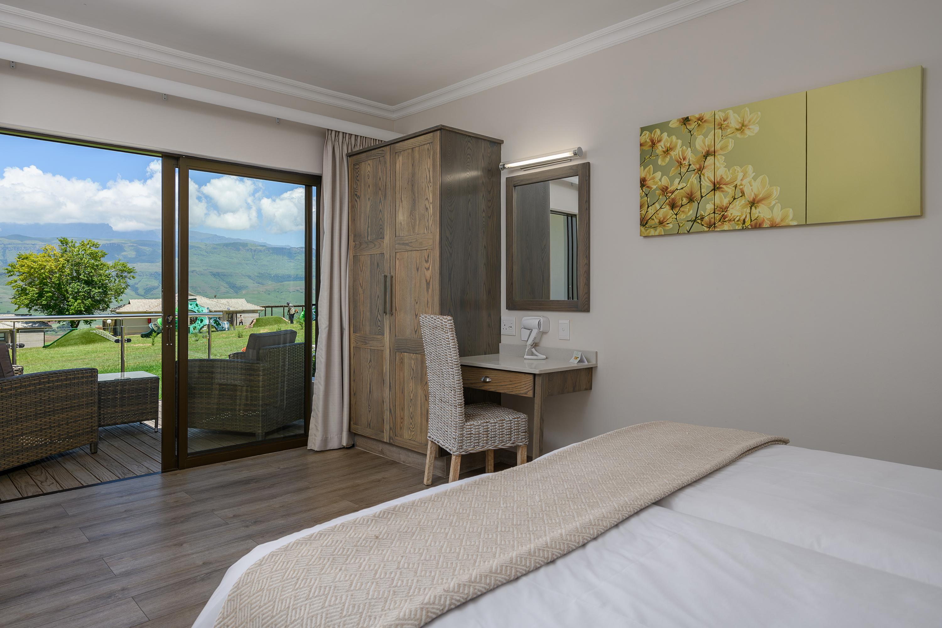 Cayley Mountain Resort Champagne Valley Екстериор снимка
