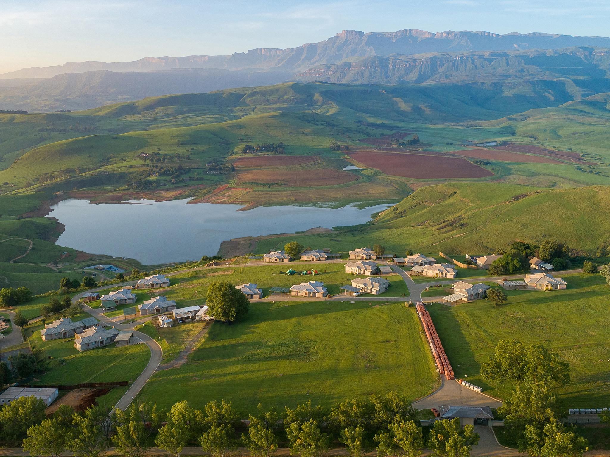 Cayley Mountain Resort Champagne Valley Екстериор снимка
